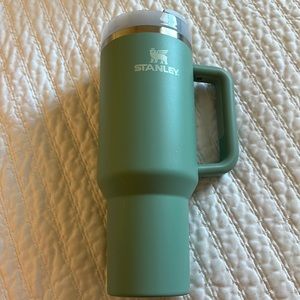 Stanley water bottle 40 oz